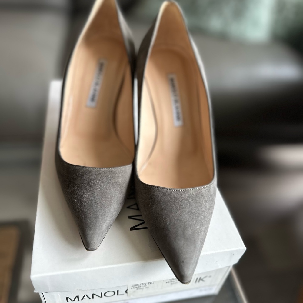 Manolo Blahnik Elegant Gray Suede Pumps 36.5 - Picture 7 of 9